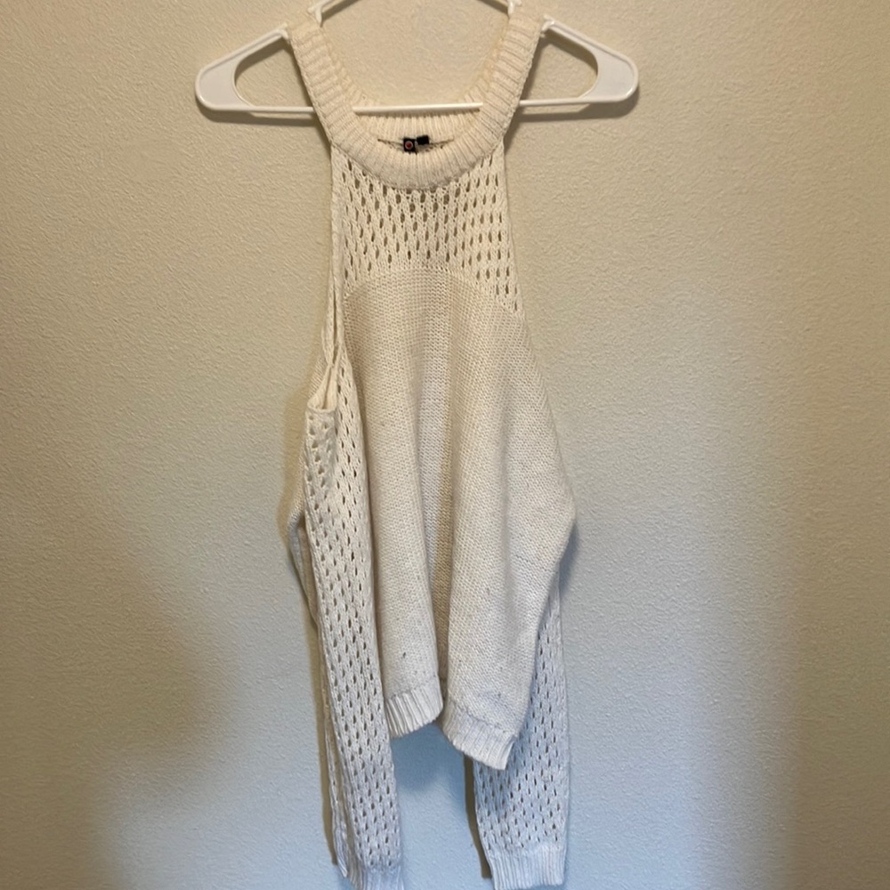Women’s cut out shoulder white sweater